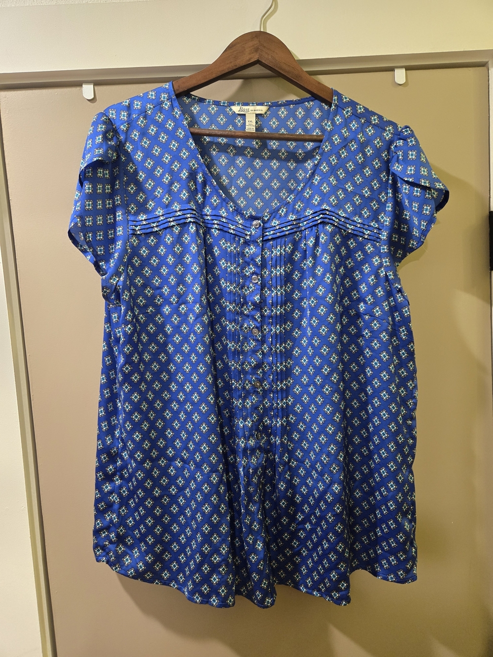 G.H. Bass XXL Blue Geometric Print Pintuck Button Front Blouse